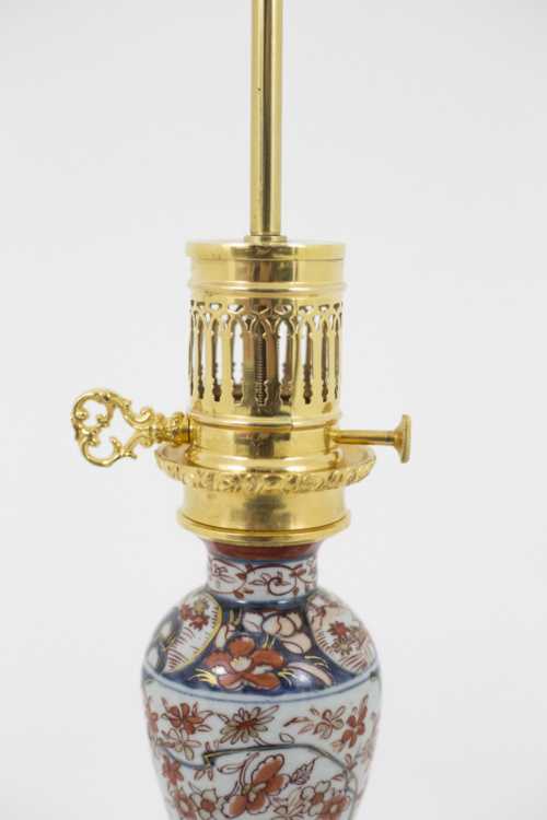 Grande lampe en porcelaine Imari et bronze doré, circa 1880 – Image 11