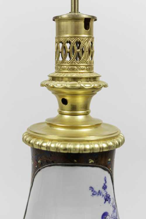 Paire de lampes en porcelaine du Japon et bronze doré, circa 1880 – Image 7