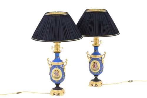 Paire de lampes en porcelaine style néoclassique, époque Napoléon III