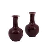 Paire de vases en porcelaine rouge sang-de-bœuf, années 1950
