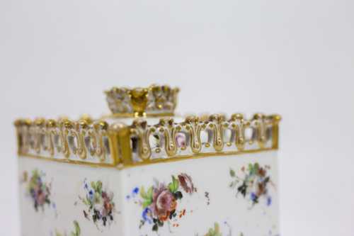 Paire de pots couverts en porcelaine de Paris, XIXe siècle – Image 8