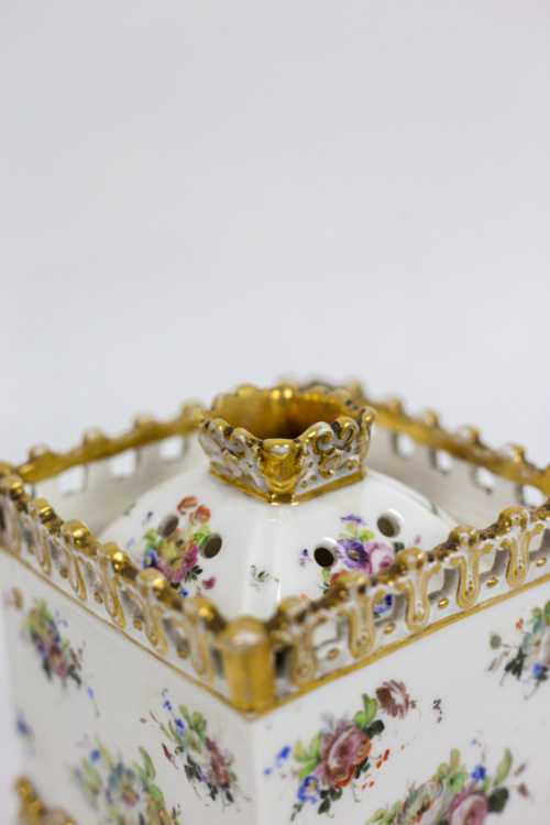Paire de pots couverts en porcelaine de Paris, XIXe siècle – Image 7