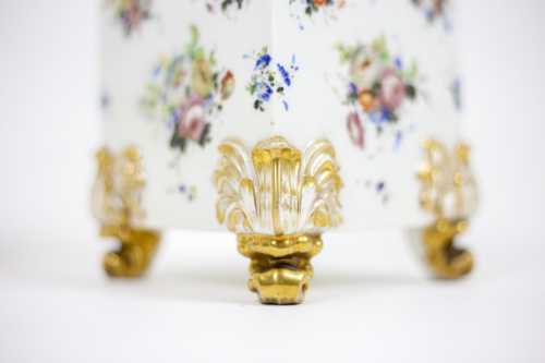 Paire de pots couverts en porcelaine de Paris, XIXe siècle – Image 5