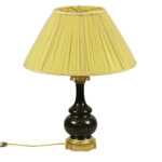 Lampe de style Louis XVI en porcelaine et bronze doré, circa 1880