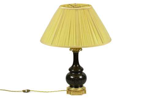 Lampe de style Louis XVI en porcelaine et bronze doré, circa 1880