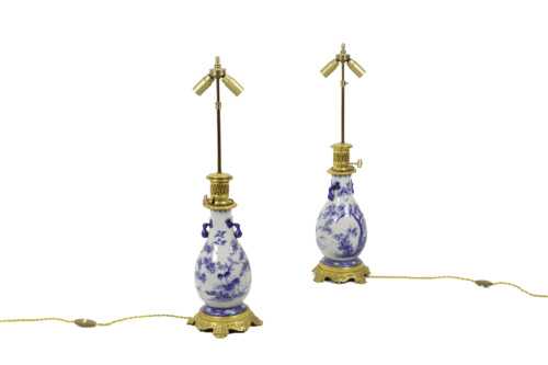 Paire de lampes en faïence bleu blanc et bronze doré, circa 1880 – Image 6