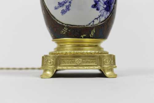 Paire de lampes en porcelaine du Japon et bronze doré, circa 1880 – Image 5