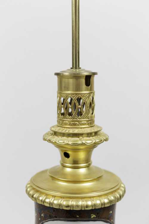 Paire de lampes en porcelaine du Japon et bronze doré, circa 1880 – Image 4