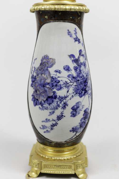 Paire de lampes en porcelaine du Japon et bronze doré, circa 1880 – Image 3