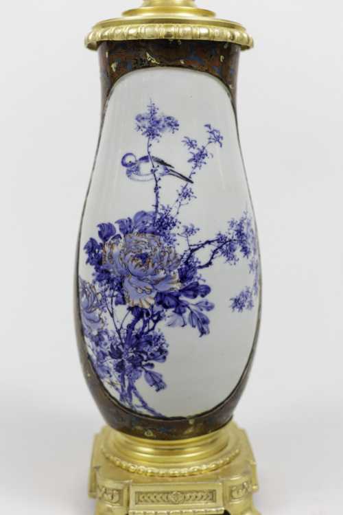 Paire de lampes en porcelaine du Japon et bronze doré, circa 1880 – Image 2