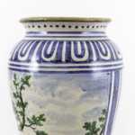 Paire de grands vases en faïence polychrome, XIXe siècle – Image 3