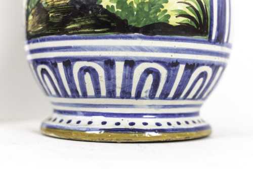 Paire de grands vases en faïence polychrome, XIXe siècle – Image 4