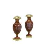Paire de petits vases en porcelaine rouge et bronze doré, circa 1900