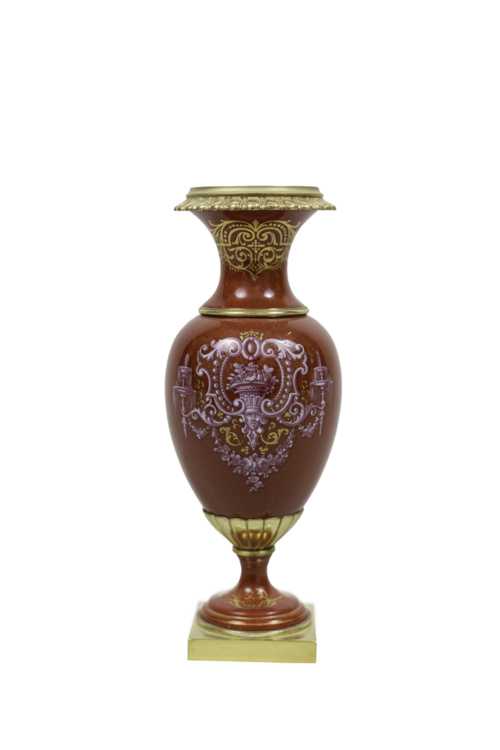 Paire de petits vases en porcelaine rouge et bronze doré, circa 1900 – Image 5
