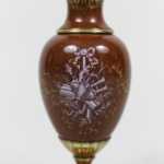 Paire de petits vases en porcelaine rouge et bronze doré, circa 1900 – Image 2