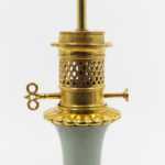 Paire de lampes de style Louis XVI en porcelaine céladon, circa 1880 – Image 7