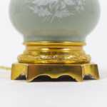 Paire de lampes de style Louis XVI en porcelaine céladon, circa 1880 – Image 5