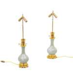 Paire de lampes de style Louis XVI en porcelaine céladon, circa 1880 – Image 2