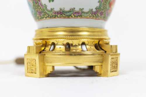 Paire de lampes en porcelaine de Canton, circa 1880 – Image 7