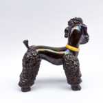 Sculpture caniche en faïence marron irisée, vers 1940 – Image 2