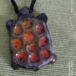Alice Colonieu , pendentif à la tortue