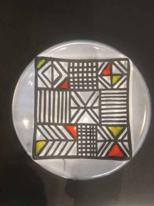 Capron Assiette motif géométrique
