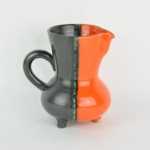 Cerenne, Pichet orange et noir