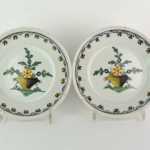 Nevers, Paire de petites assiettes ou coupelles.