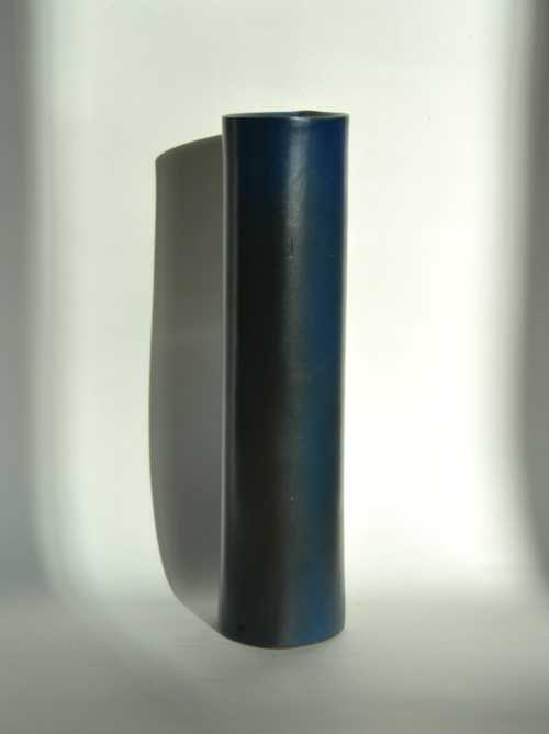 Madoura, Vase bleu, cylindre aplati – Image 2
