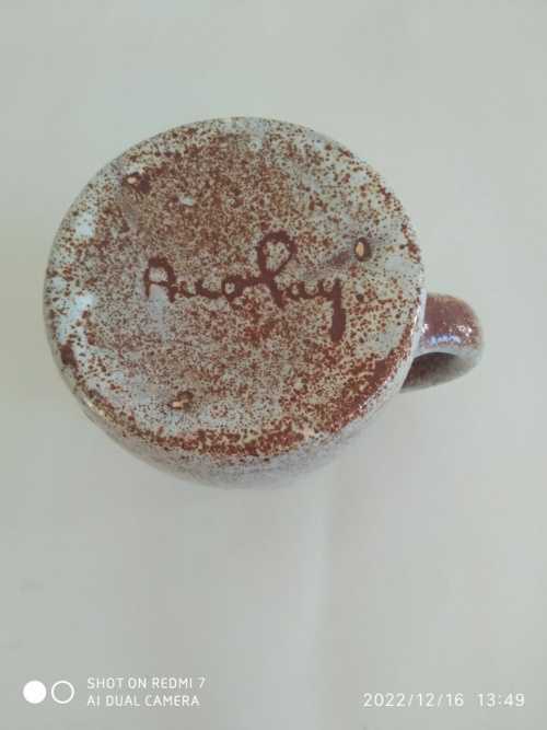 Accolay , pichet bleu et mauve – Image 6