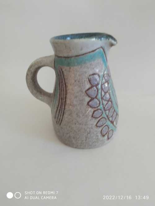 Accolay , pichet bleu et mauve – Image 2