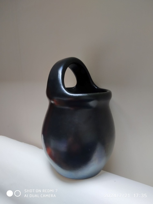 Pol Chambost , vase noir , à anse decentrée – Image 4