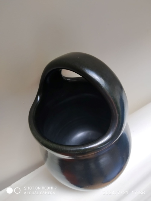 Pol Chambost , vase noir , à anse decentrée – Image 8
