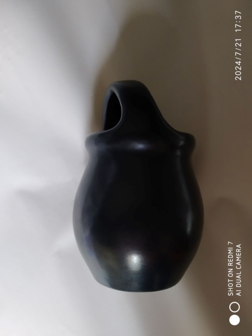 Pol Chambost , vase noir , à anse decentrée – Image 2