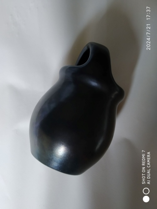 Pol Chambost , vase noir , à anse decentrée – Image 6