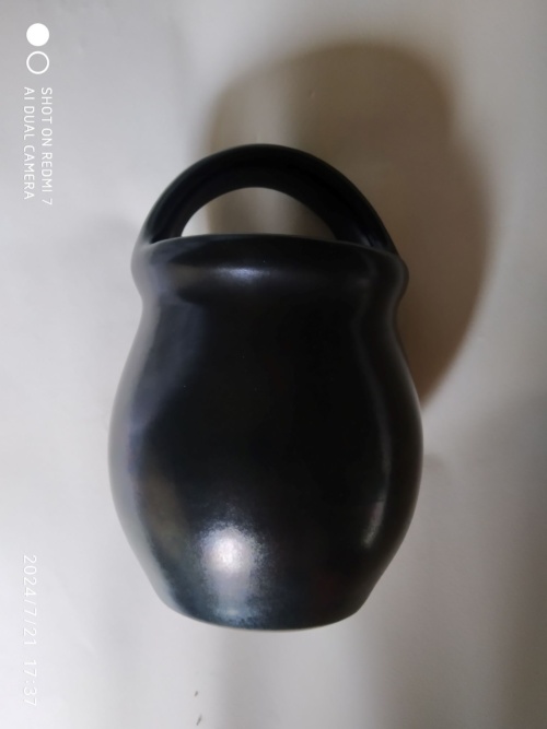 Pol Chambost , vase noir , à anse decentrée – Image 5